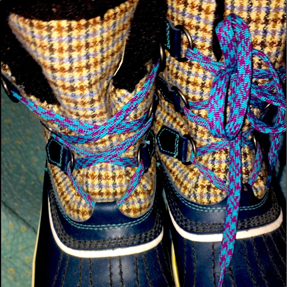 CUTE Sorel winter boots. Waterproof.!!